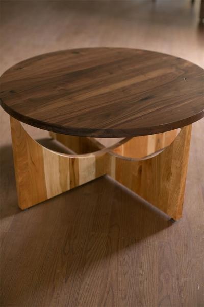 Amish Coventry Round Coffee Table